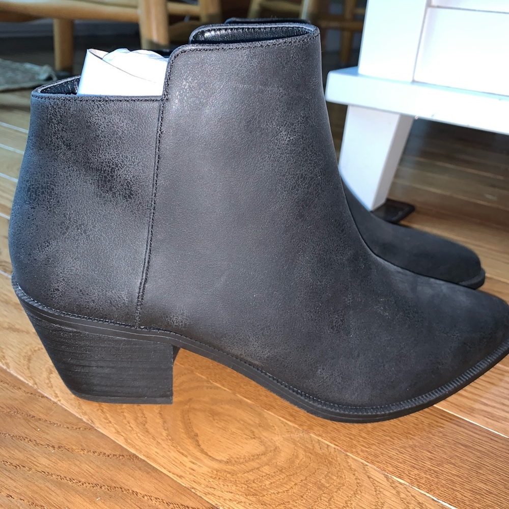 American Eagle black booties